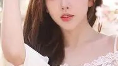 莱万双响助巴塞大胜，西甲榜首领跑势头不减